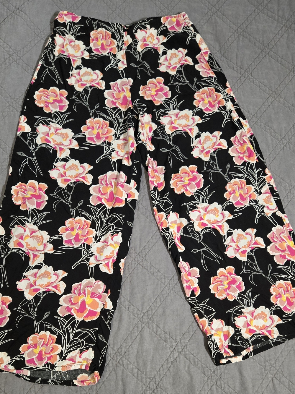 Woman's Black Floral Wide-Leg Pants with Pink Flower Print-Roxy Brand